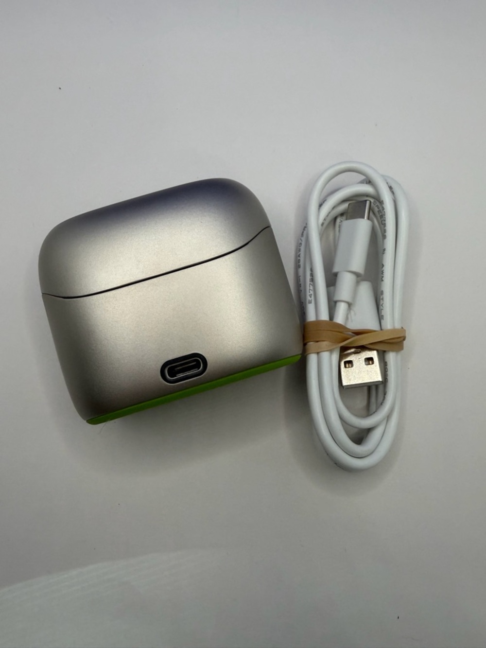 Phonak ChargerGo RIC Infinio Silver Hearing Aid Charging Case with USB Cable - Picture 6 of 6